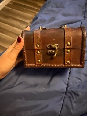 Small treasure chest storage